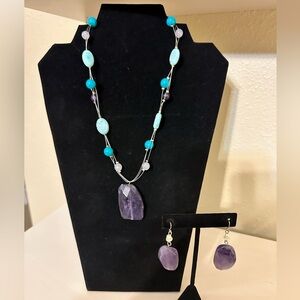 Fun & chunky beaded necklace & earring set in great condition